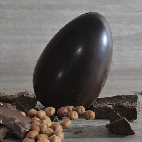 Uova di Pasqua cioccolato con Nocciole